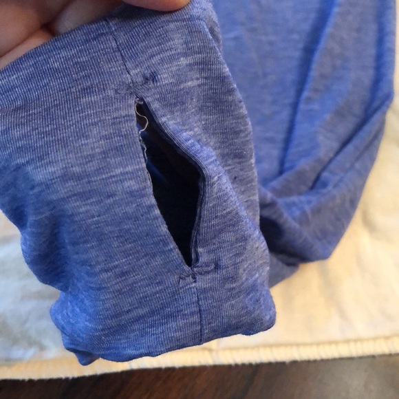 💙 GapFit breathe variegated stretchy long thumb hole sleeve performance top - Picture 9 of 14